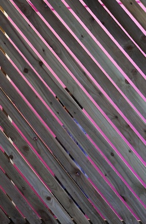 02_Yeojoo Park, Heavy Spacer, 250 x 588cm, treated timber, paint on wall, fluorescent light, 2011