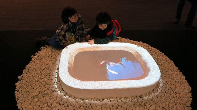 Chang Kyum Kim, Watershadow, Four Seasons 1, 2006-07. Video installation 14:18 min, 110 x 79 x 20 cm.